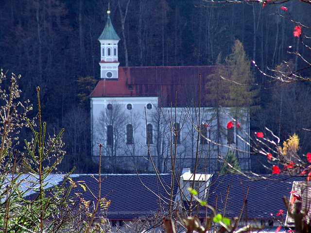 Frau am Berg Kirche